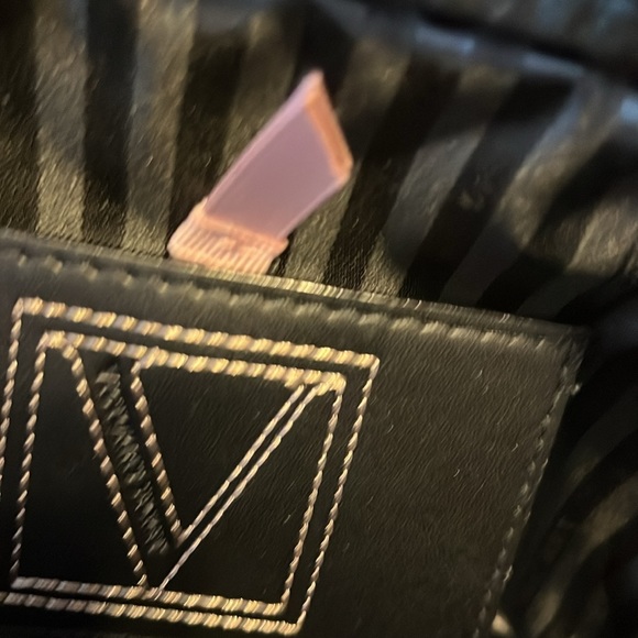 NWT VICTORIA’S SECRET TOP ZIP CROSSBODY BAG IN PINK - Picture 11 of 11
